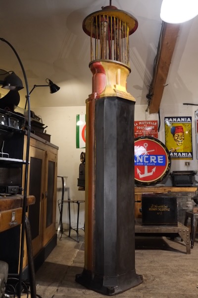 pompe a fuel ancienne satam en fonte